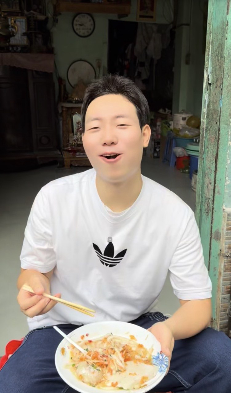 Khách Hàn đứng hình với món bánh “không mặc áo”, nếm xong liền phong là