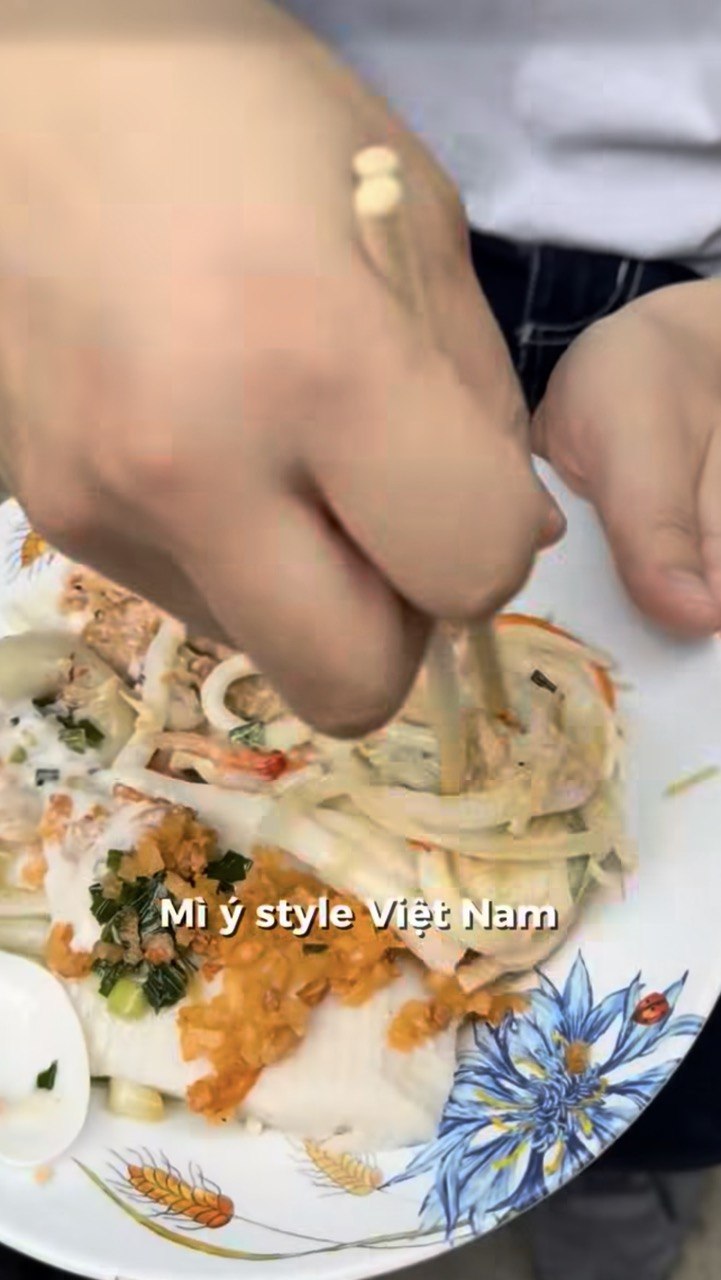 Khách Hàn đứng hình với món bánh “không mặc áo”, nếm xong liền phong là