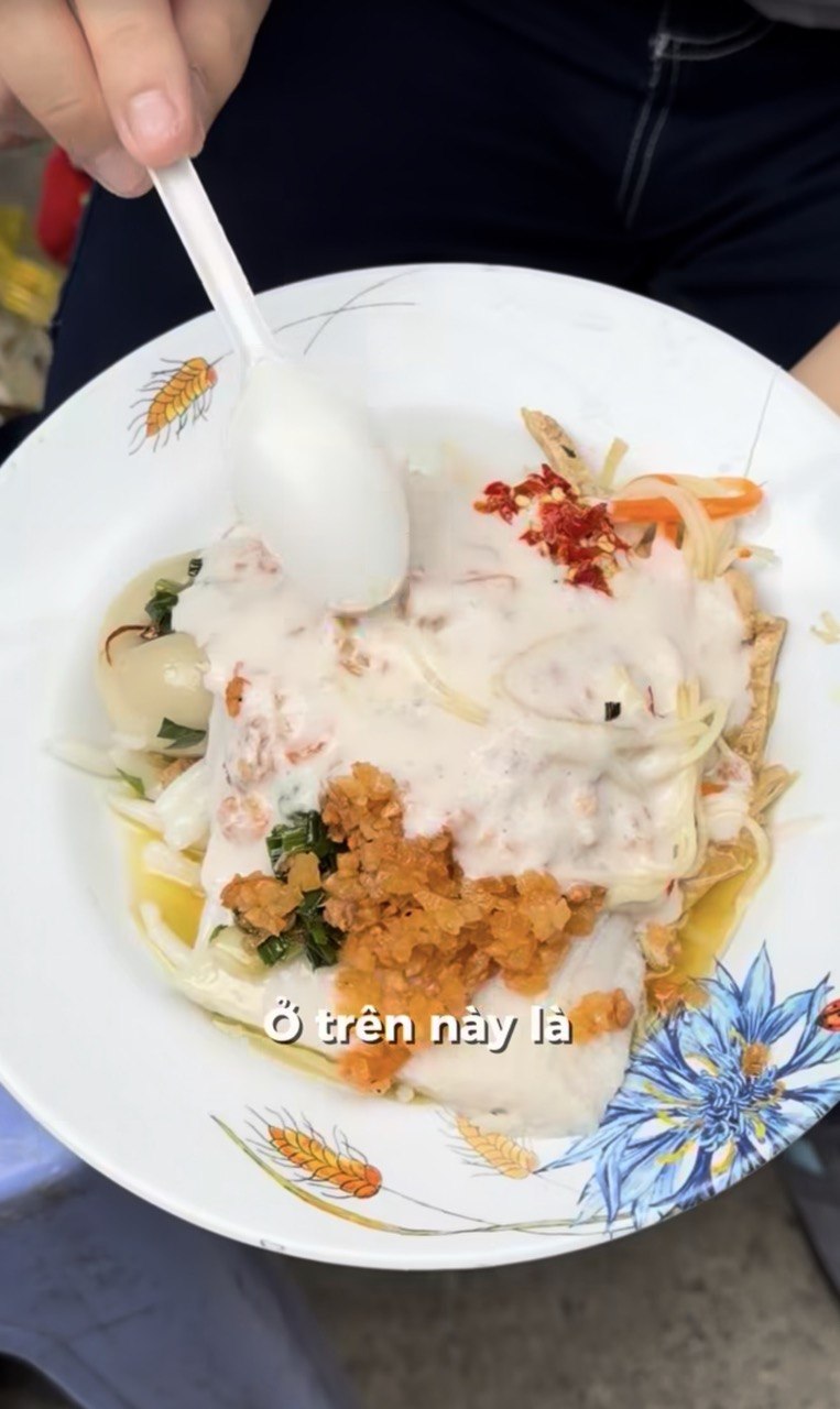 Khách Hàn đứng hình với món bánh “không mặc áo”, nếm xong liền phong là