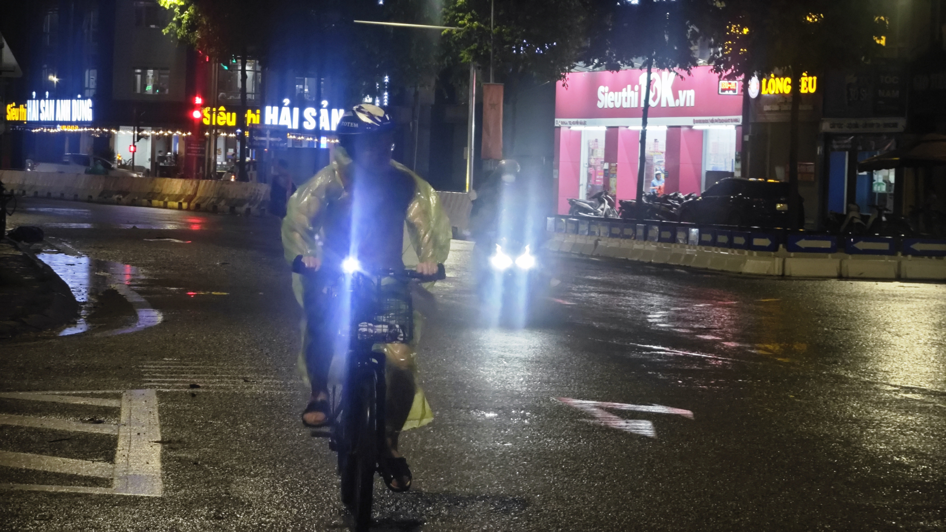 Ảnh, clip: Hà Nội đón 