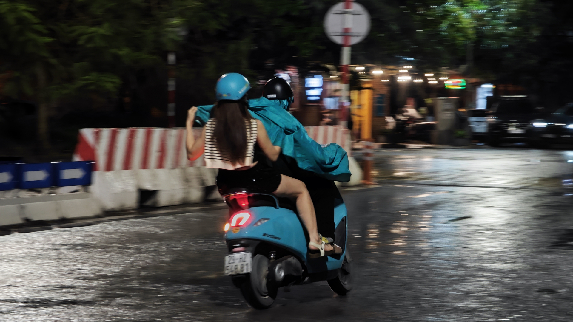 Ảnh, clip: Hà Nội đón 