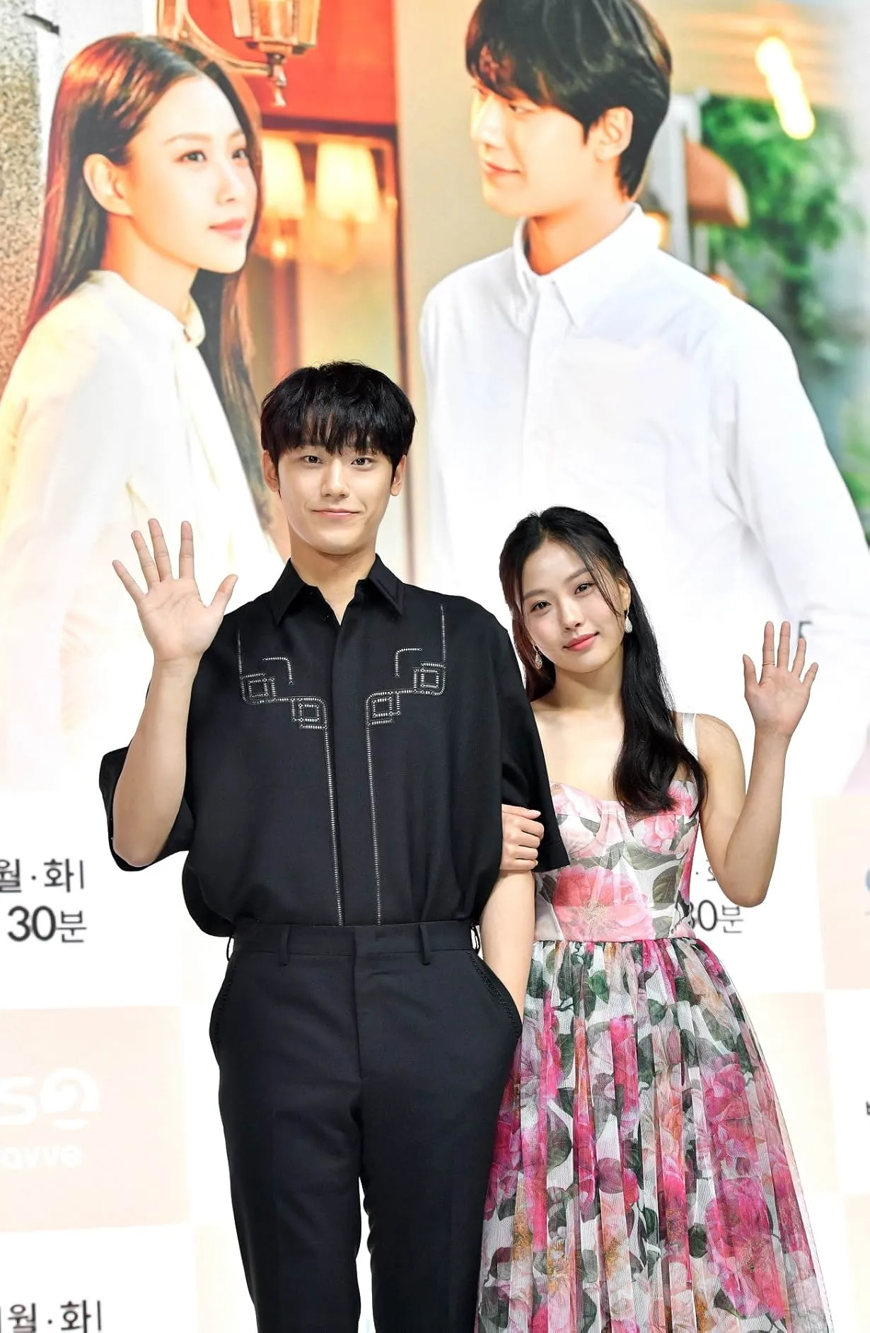 Dậy sóng ảnh Lim Ji Yeon - Lee Do Hyun hẹn hò sau tin kết hôn, ngoại hình đàng trai thay đổi chóng mặt làm netizen hết cả hồn