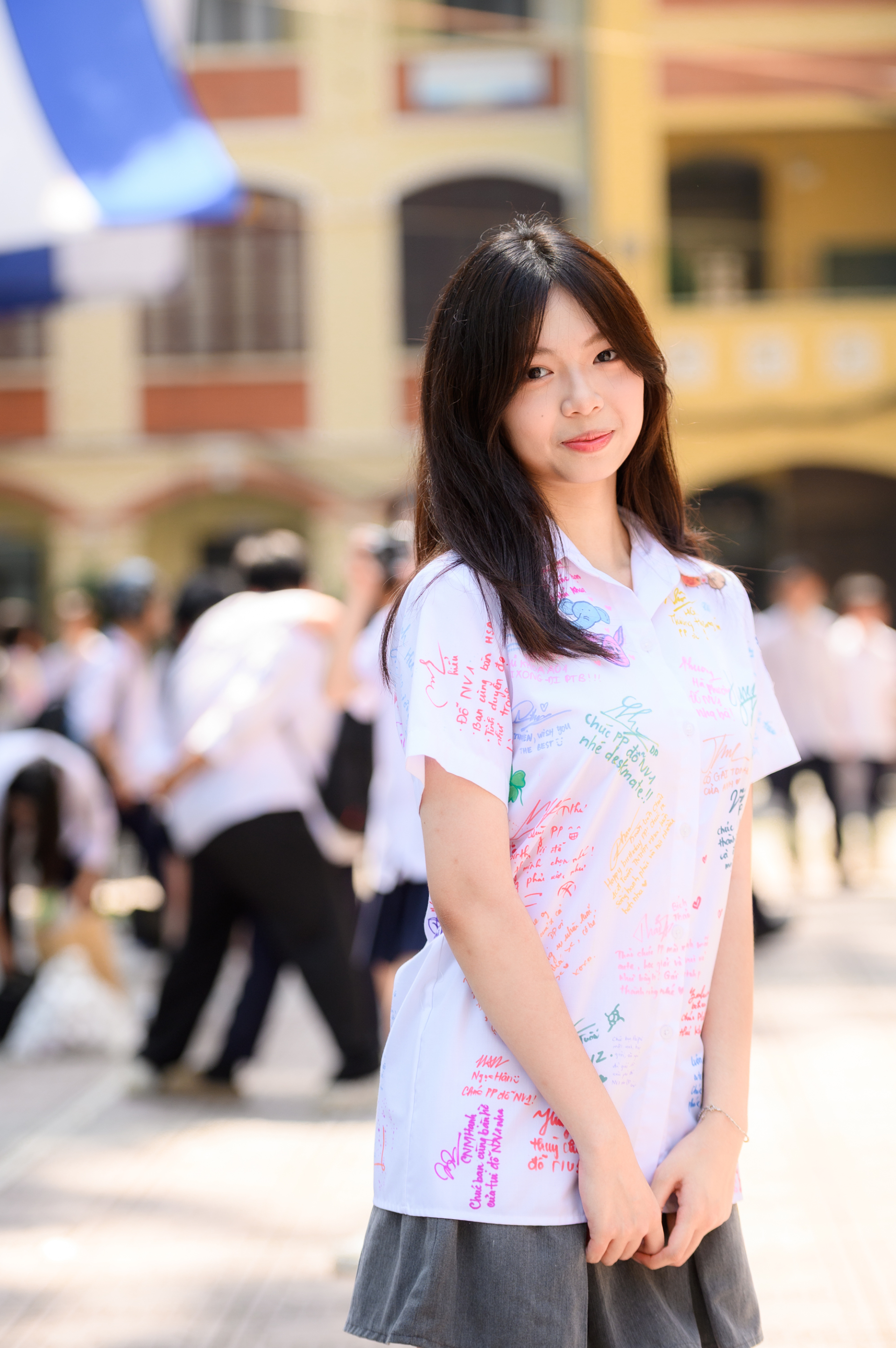 Ghé trường cấp 3 có cảnh quan đẹp nhất Hà Nội dự lễ bế giảng: Trời gần 40 độ, dàn nữ sinh vẫn chiếm trọn spotlight