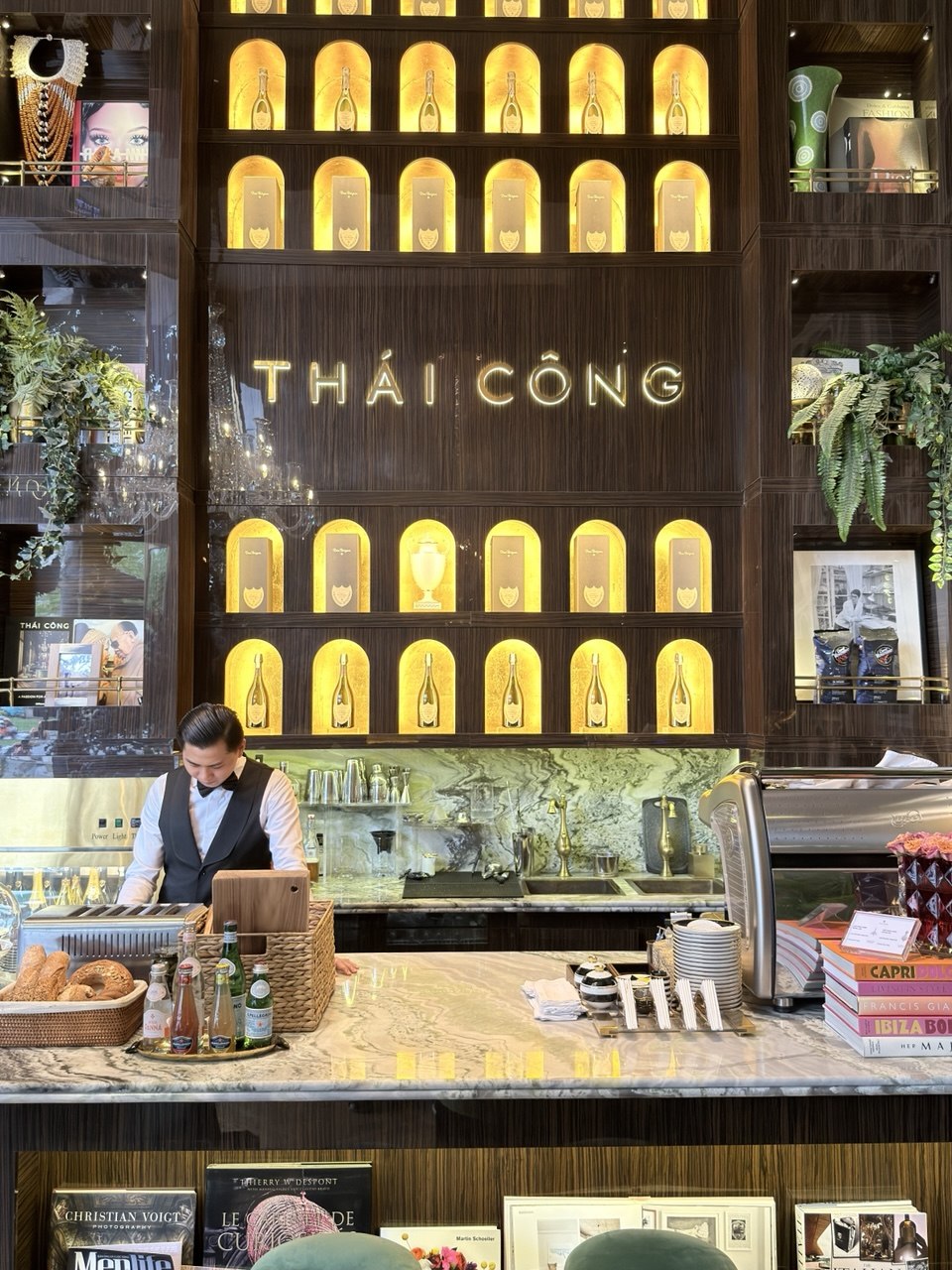 Tình hình hiện tại của quán cà phê Thái Công: Ngỡ ngàng với mức giá giảm mạnh và cảnh tượng khó tin