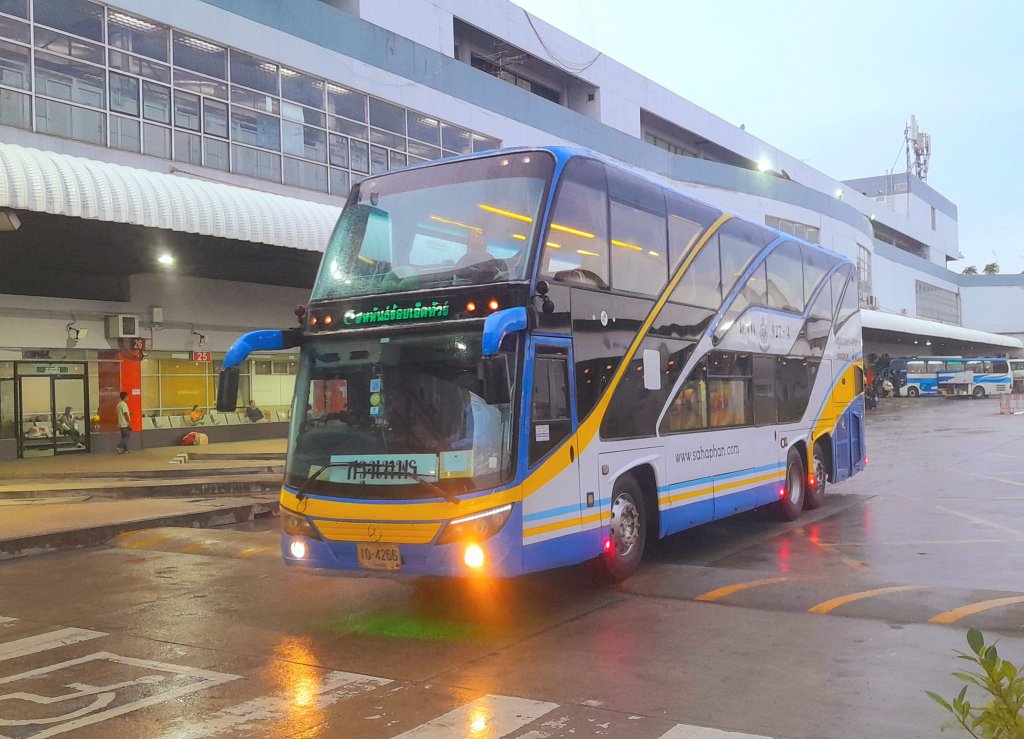 Chàng trai Việt trải nghiệm chuyến xe 18 tiếng đi Thái Lan với 1 triệu đồng: