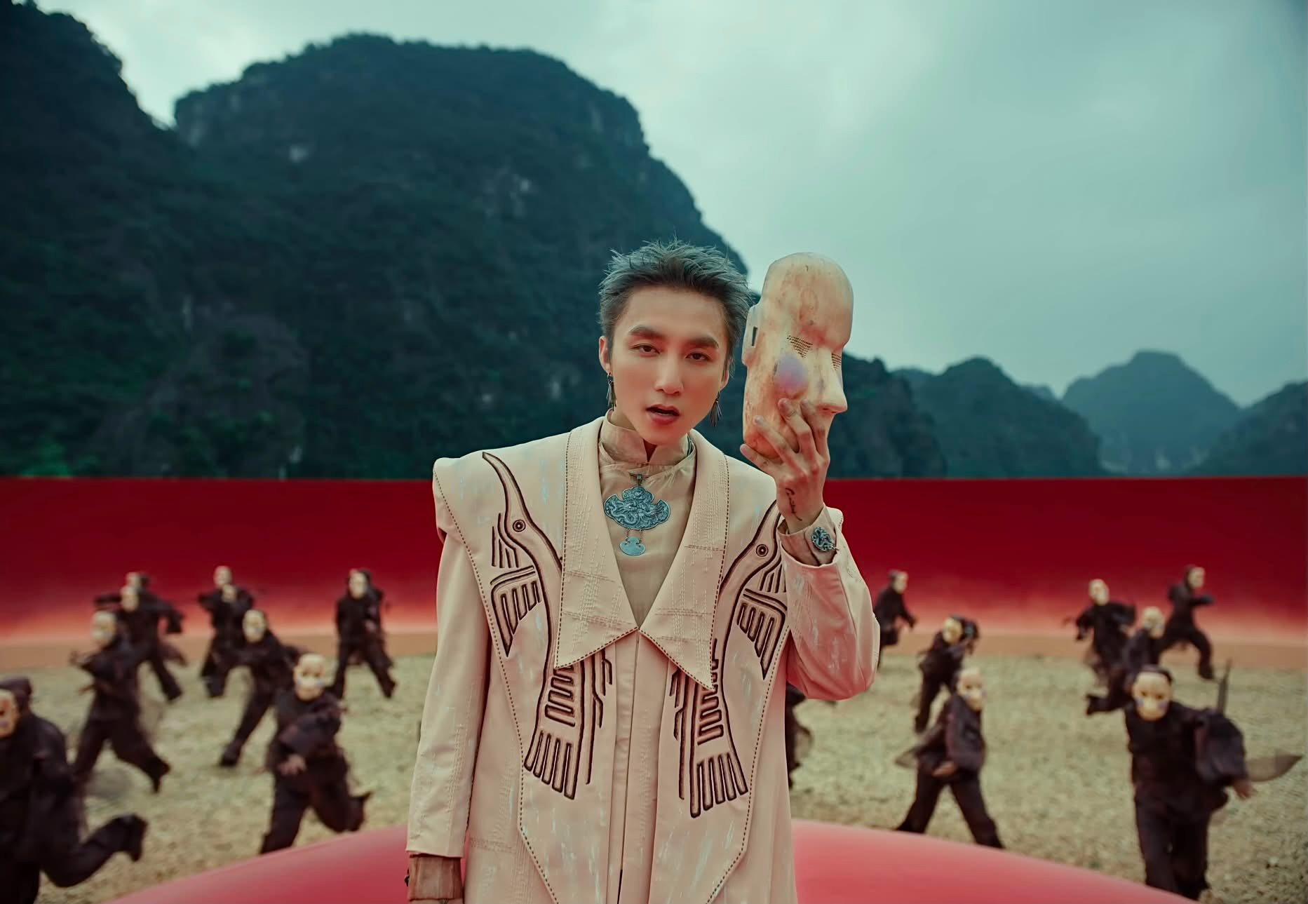 “Trò Xuân Phả là gì?” leo thẳng hot search sau màn comeback của Sơn Tùng M-TP: Giải mã loạt mặt nạ