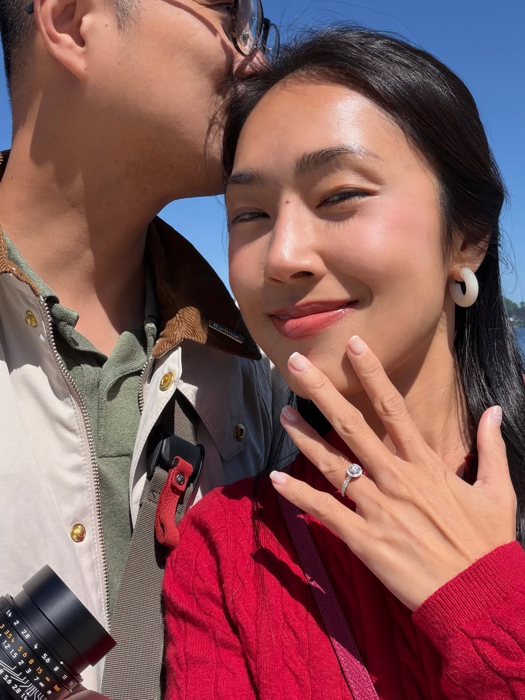 Nữ MC nổi tiếng báo tin vui sau mối tình nhiều tổn thương, danh tính vị hôn phu vẫn là ẩn số