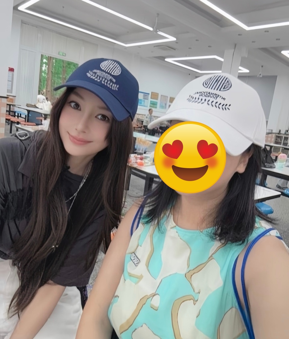 Angelababy khiến netizen phải xuýt xoa không ngớt lời trước sắc vóc đỉnh cao của cô dù năm nay đã 37 tuổi và là bà mẹ 1 con. Ảnh: QQ.