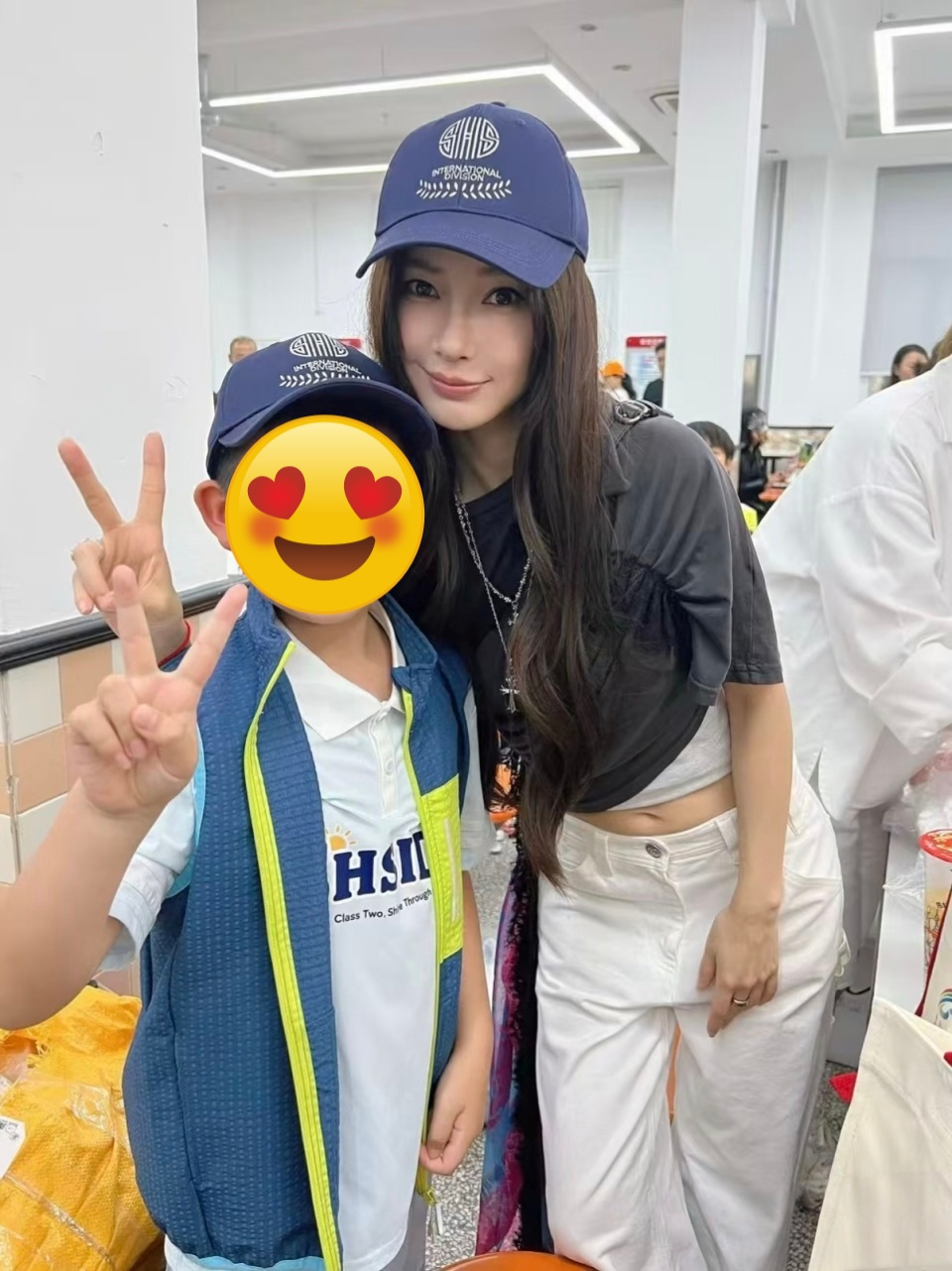 Angelababy 37 tuổi mà thế này sao?