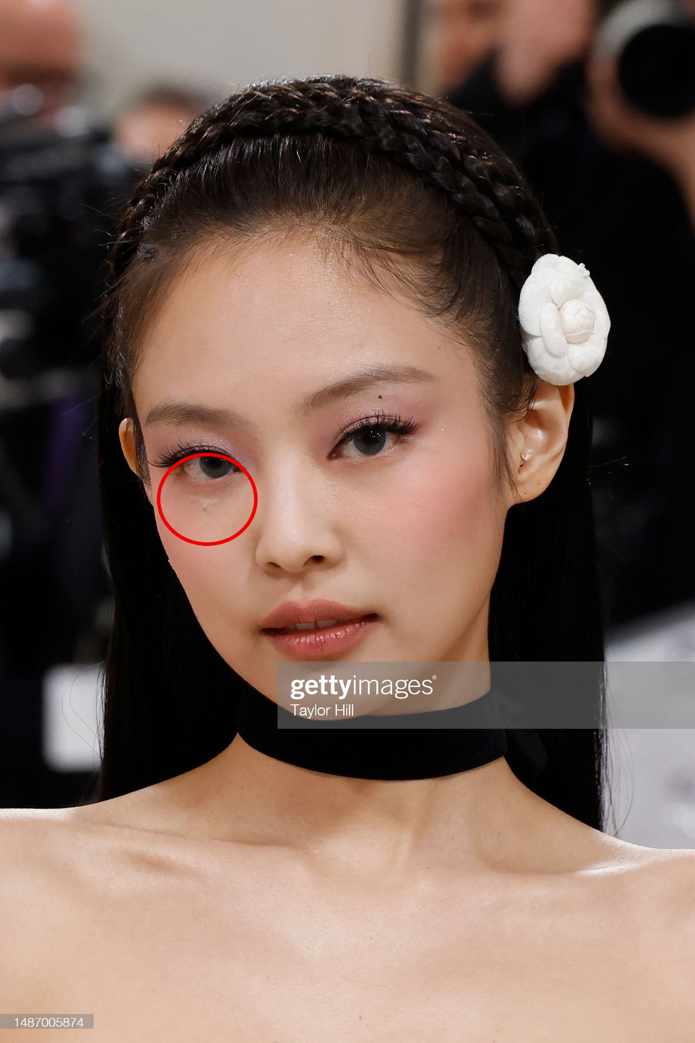 Bí mật đằng sau khuyết điểm trên gương mặt tỷ lệ vàng của Jennie (BLACKPINK)