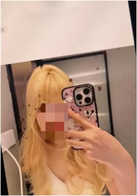 Cô phát hiện những dấu hiệu bất thường giữa chồng và trợ lý D. thông qua điện thoại, camera hành trình xe hơi.