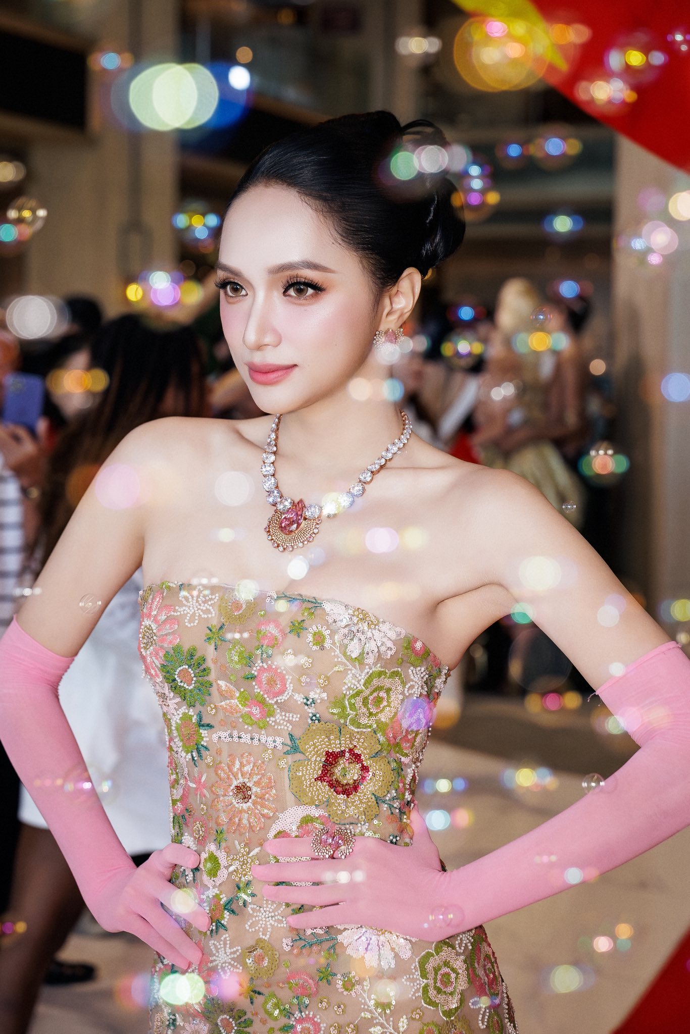 Khán giả nín thở chờ cú lội ngược dòng của Hương Giang trong đêm Chung kết