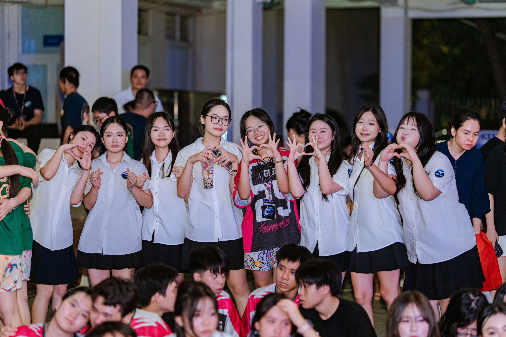 Hơn 1000 ngày thanh xuân thu bé lại vừa bằng một lễ trưởng thành đặc biệt tại Chuyên ngoại ngữ -