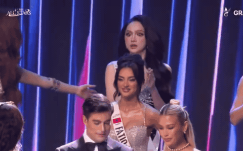 Hương Giang bất ngờ khi được xướng tên vào top 18