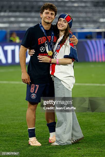 Dàn WAGs Arsenal và PSG