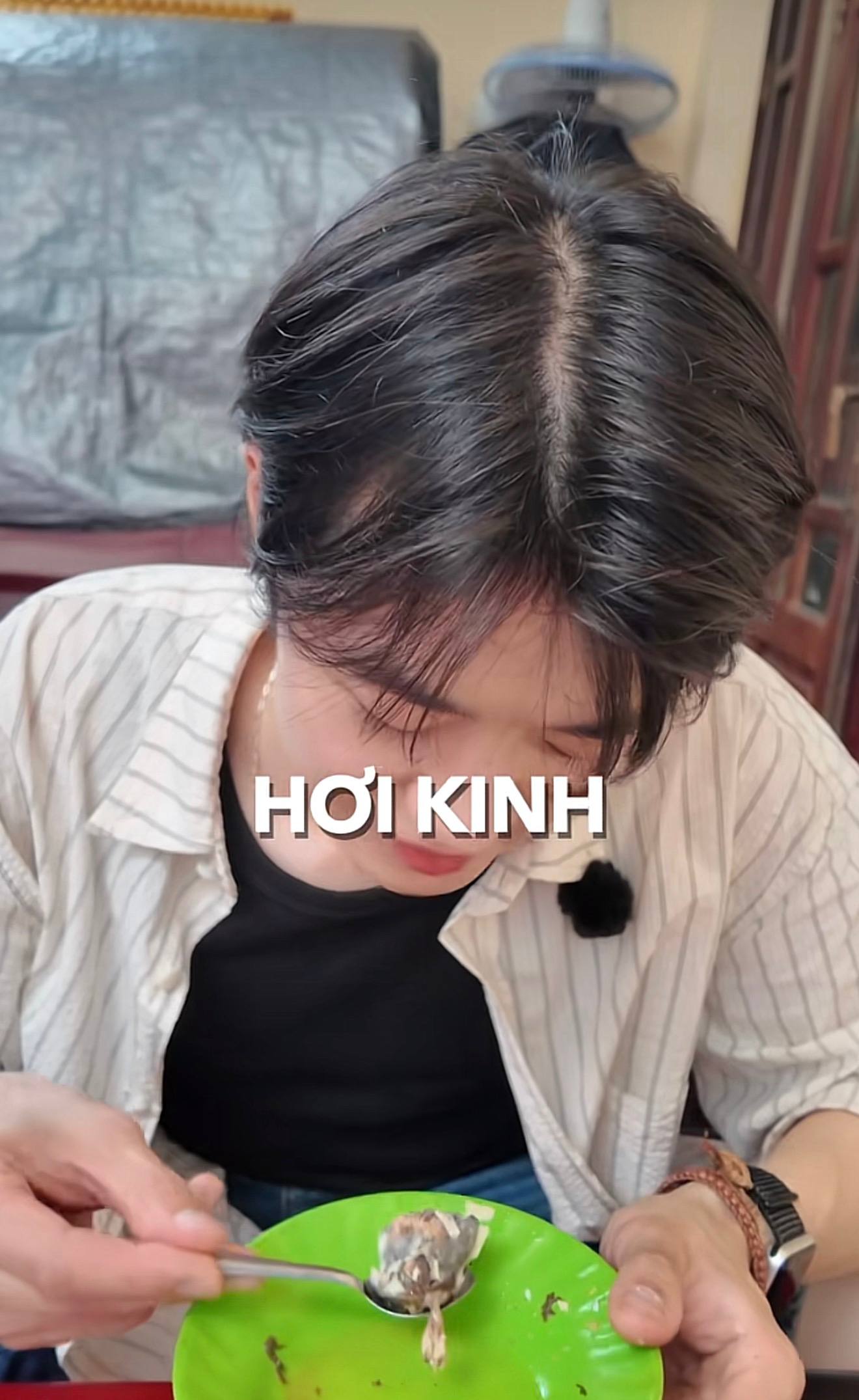 Khách Hàn lấy hết can đảm thử món độc đáo nhất tại Việt Nam, cái kết khiến nhiều người bất ngờ