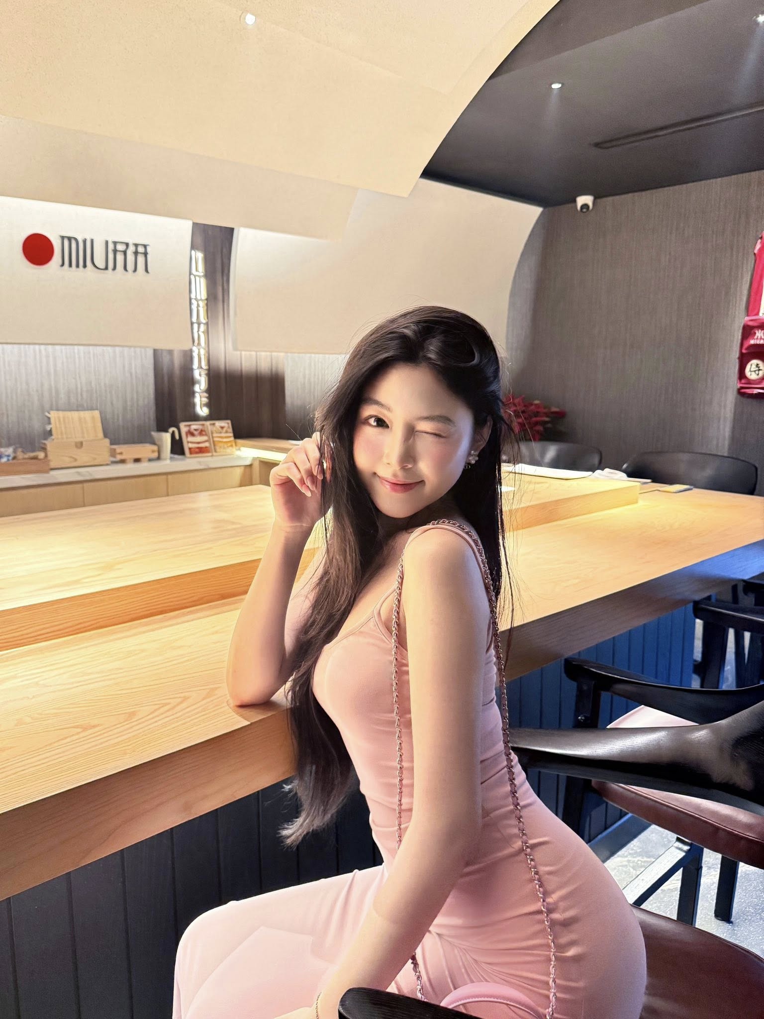 Giữa ồn ào của Lê Bống, Lọ Lem bỗng bị réo tên
