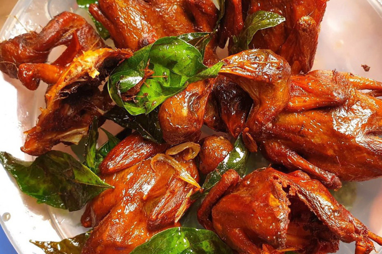 Khách Tây đến Việt Nam chi 300.000 đồng cho 2 con chim câu vỉa hè, khen ngon như bữa tiệc thịnh soạn