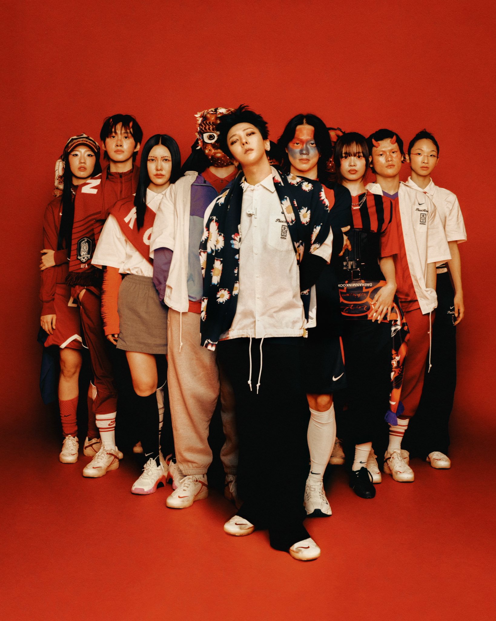 Bộ sưu tập hợp tác giữa Nike và PEACEMINUSONE (PMO) của G-Dragon quảng bá cho World Cup 2026 đang gây sốt MXH