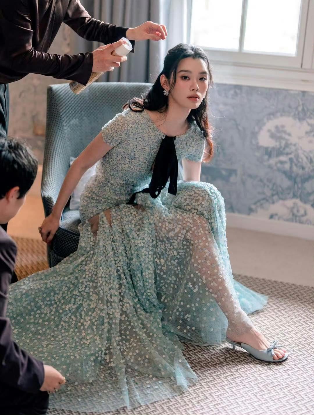 Hề Mộng Dao là cô dâu hot nhất showbiz châu Á trong tháng 6. Ảnh: Weibo. 