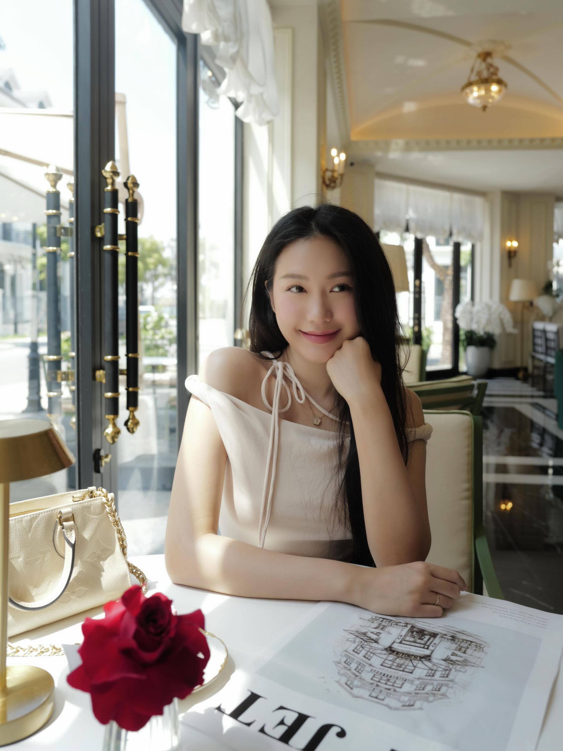Dù đã kết hôn và là mẹ một con, Doãn Hải My vẫn giữ được sắc vóc ấn tượng.