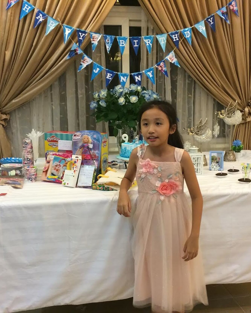 Loạt ảnh hồi bé của hội tiểu thư Việt đang