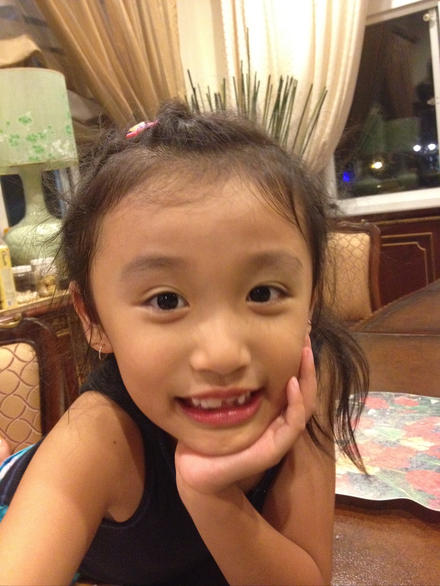 Từ nhỏ Jenny đã có biểu cảm lém lỉnh, tự tin trước ống kính - điều phần nào lý giải vì sao hiện tại cô sở hữu lượng fan đông đảo.