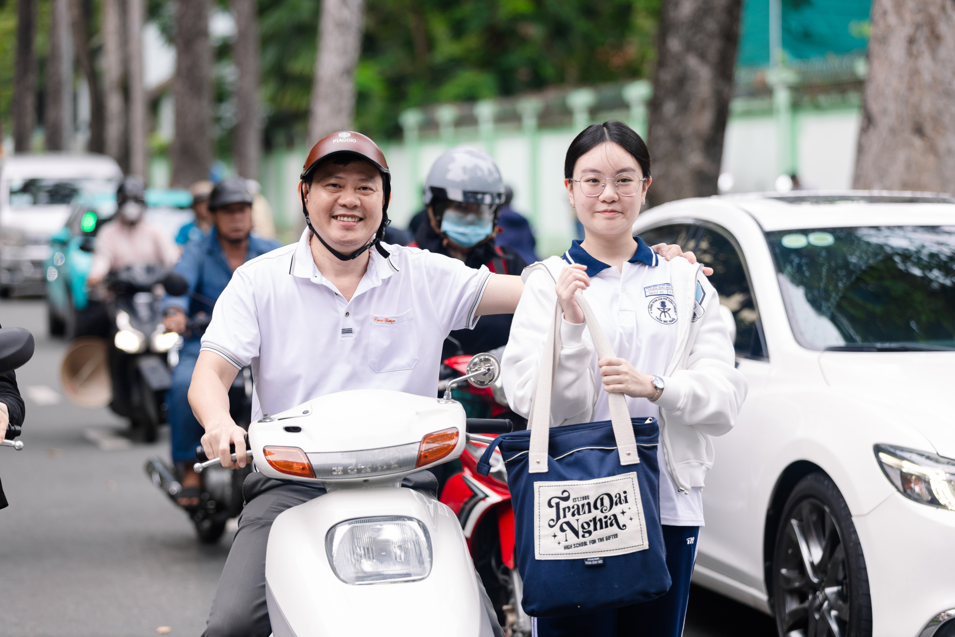 Thi vào lớp 10 TP.HCM buổi đầu tiên: Bắt đầu giờ làm bài môn Văn, chủ đề năm nay sẽ thú vị cỡ nào?