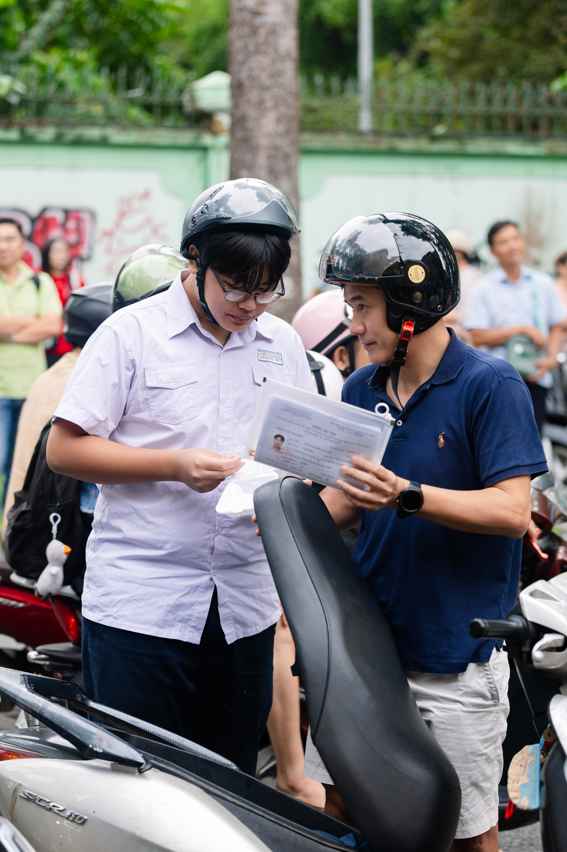 Thi vào lớp 10 TP.HCM buổi đầu tiên: Bắt đầu giờ làm bài môn Văn, chủ đề năm nay sẽ thú vị cỡ nào?