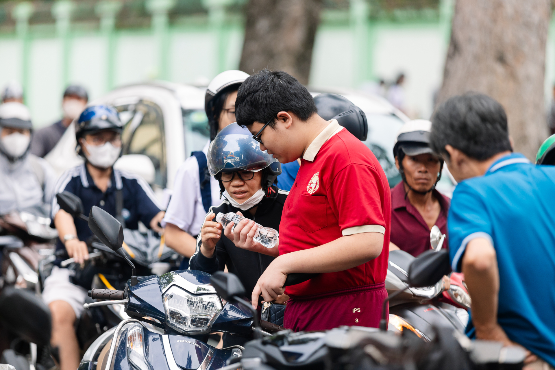 Thi vào lớp 10 TP.HCM buổi đầu tiên: Bắt đầu giờ làm bài môn Văn, chủ đề năm nay sẽ thú vị cỡ nào?