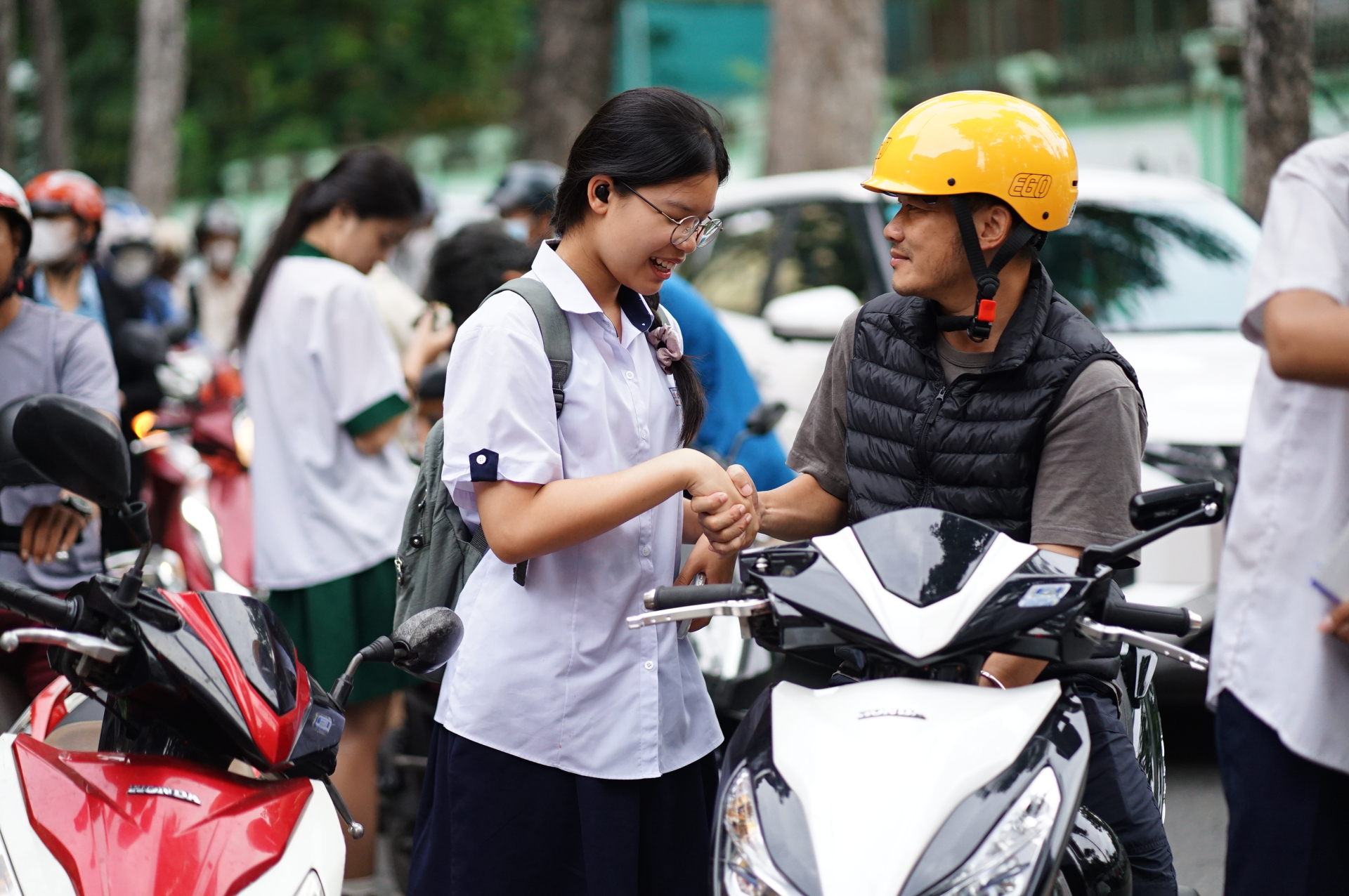 Hơn 151.000 học sinh TP.HCM bước vào môn thi đầu tiên kỳ tuyển sinh lớp 10 có quy mô lớn nhất cả nước