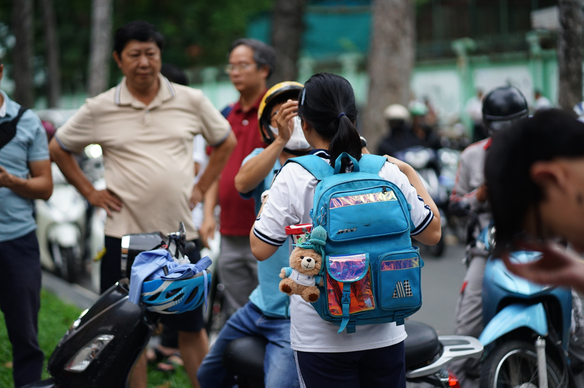 Hơn 151.000 học sinh TP.HCM bước vào môn thi đầu tiên kỳ tuyển sinh lớp 10 có quy mô lớn nhất cả nước
