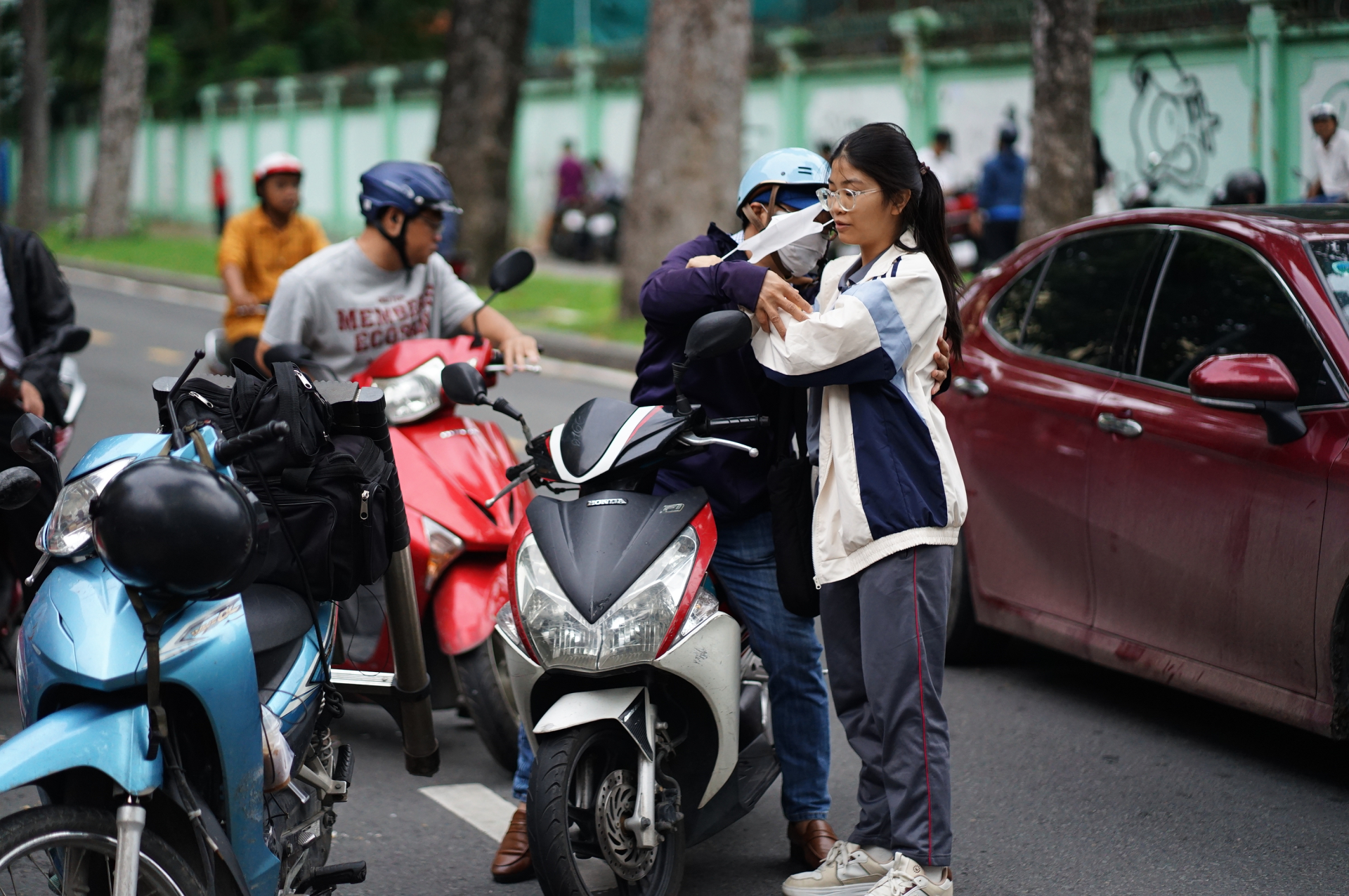 Hơn 151.000 học sinh TP.HCM bước vào môn thi đầu tiên kỳ tuyển sinh lớp 10 có quy mô lớn nhất cả nước