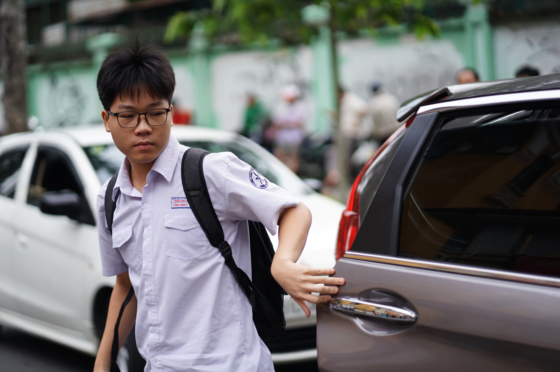 Hơn 151.000 học sinh TP.HCM bước vào môn thi đầu tiên kỳ tuyển sinh lớp 10 có quy mô lớn nhất cả nước