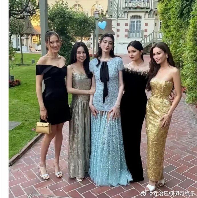 Khách mời đi đám cưới của Hề Mộng Dao đều là những nhân vật giàu có, tinh hoa ở Trung Quốc như Eileen Gu - vận động viên trượt tuyết tự do có nhiều huy chương Olympic nhất lịch sử, Tạ Kỳ Nhuận - ái nữ của Tập đoàn CP; Lâm Tâm Nhi - tiểu thư xuất thân từ gia tộc giàu có... Ảnh: On. 