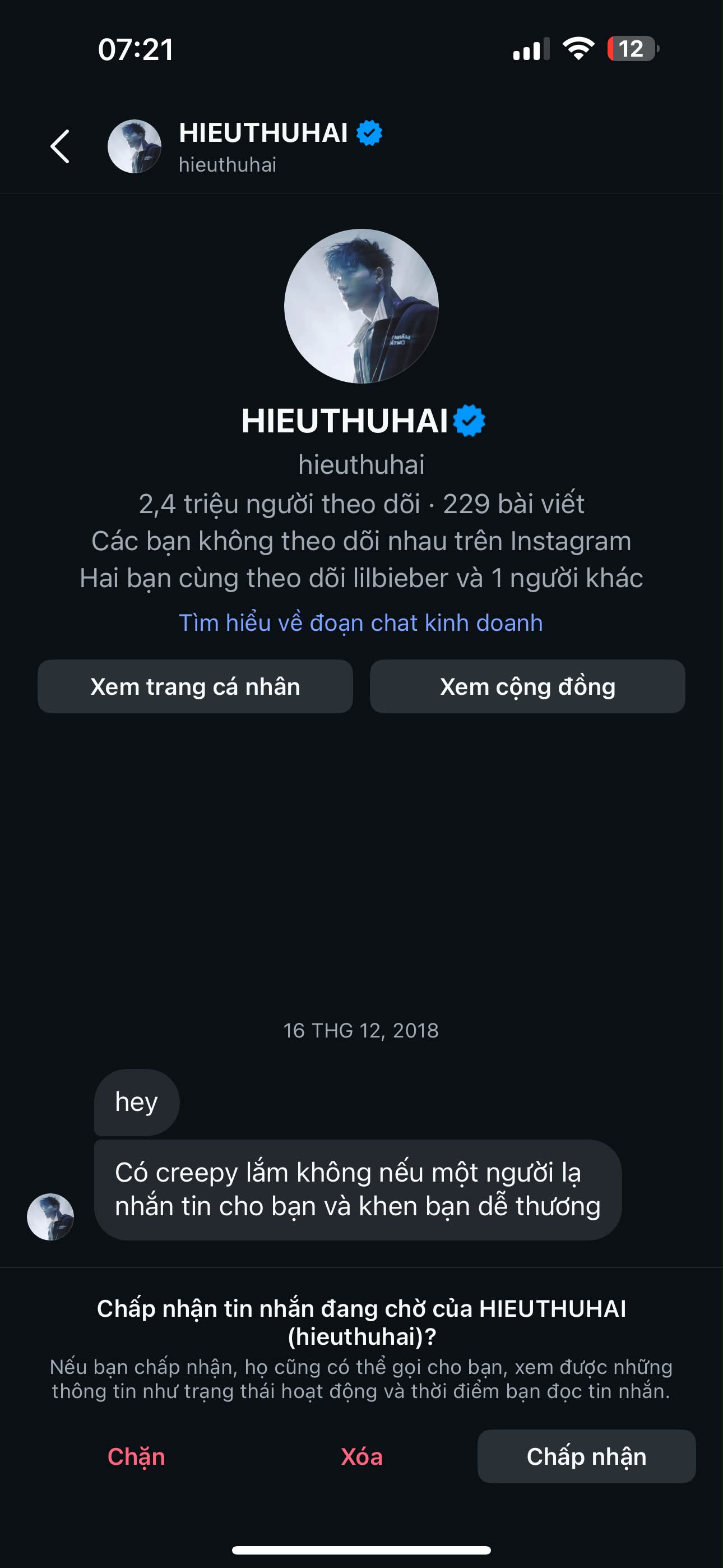 Ảnh chụp màn hình thể hiện rõ thời điểm vào năm 2018, và tin nhắn được cho là của HIEUTHUHAI có nội dung khen cô gái này dễ thương