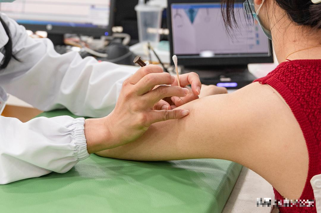 Chủ động tiêm vắc xin HPV là cách hiệu quả để phòng ngừa ung thư cổ tử cung (Ảnh minh họa)