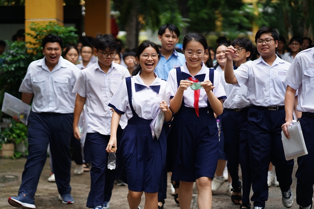 Nhìn lại kỳ thi vào lớp 10 năm 2026 tại Hà Nội và TP.HCM: Gần 280.000 thí sinh và nhiều con số biết nói khác