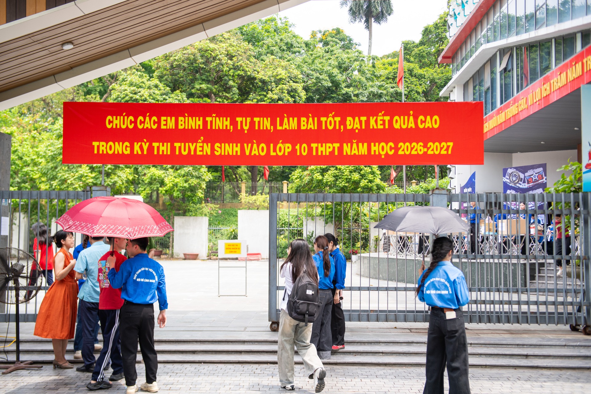 Nhìn lại kỳ thi vào lớp 10 năm 2026 tại Hà Nội và TP.HCM: Gần 280.000 thí sinh và nhiều con số biết nói khác