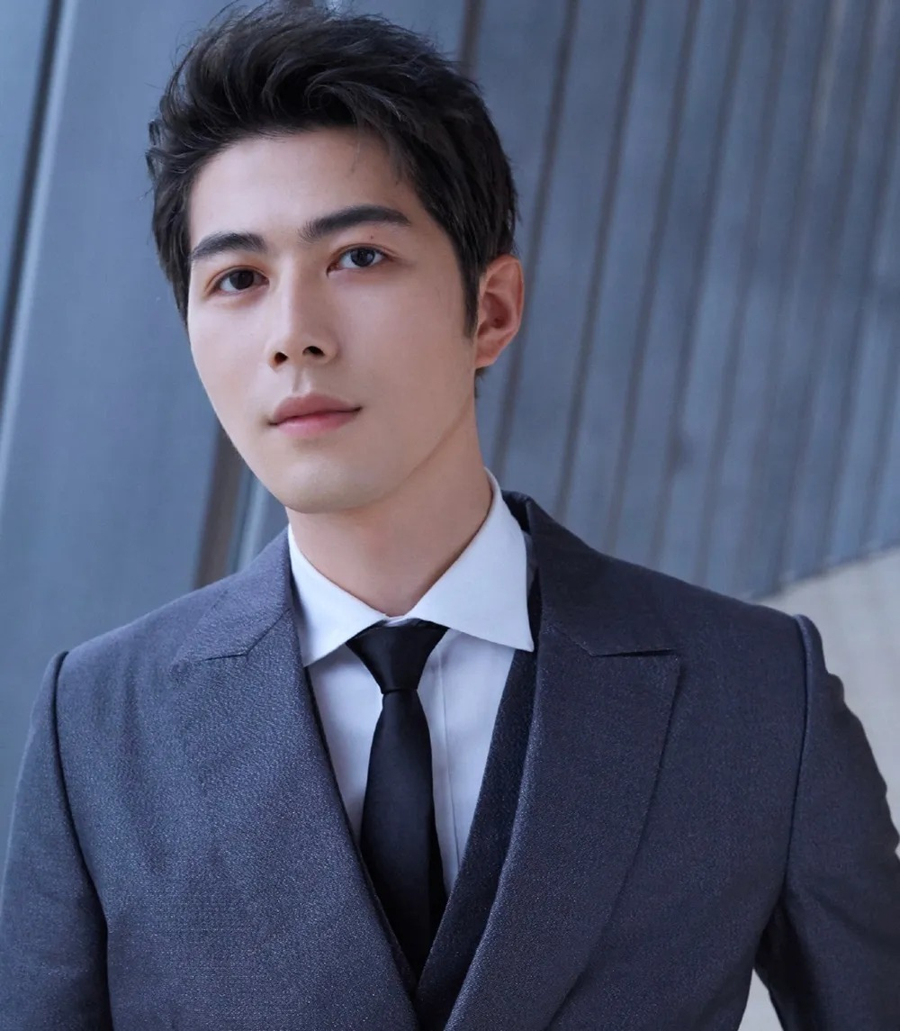 Anh liên tục gặp xui xẻo vì bạn diễn. Ảnh: Weibo