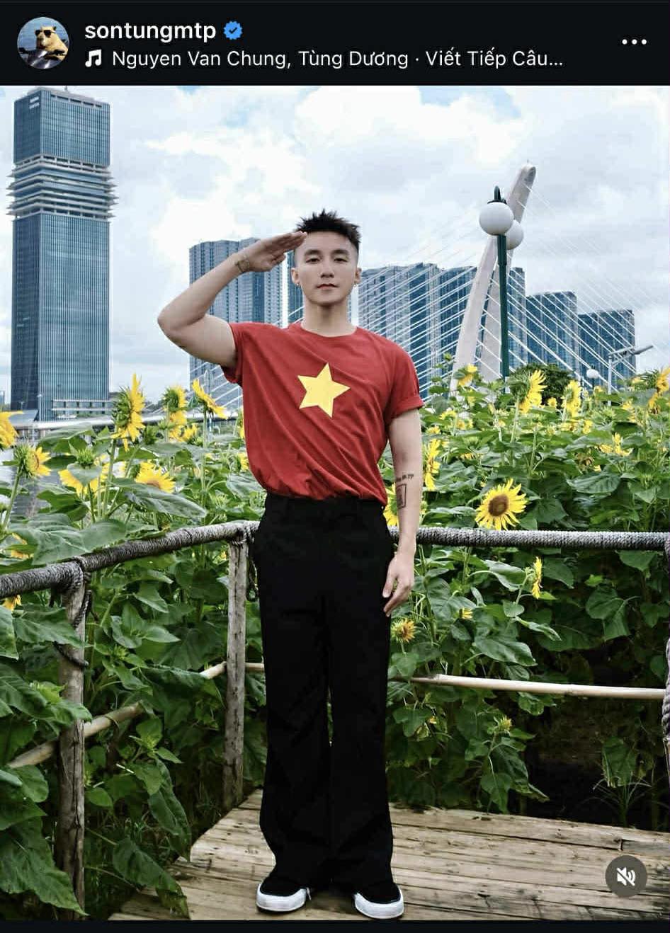 Tùng Dương từng chia sẻ ảnh Sơn Tùng dùng ca khúc Viết Tiếp Câu Chuyện Hòa Bình vào Đại lễ 2/9, đồng thời ghi nhận vị thế đàn em
