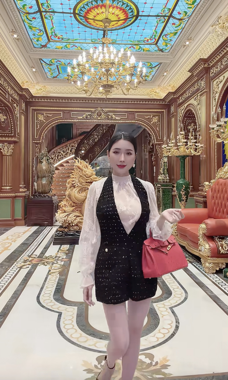 Phú bà miền Tây chơi kim cương, đồ hiệu đổ đống, sống trong lâu đài, nhưng gọi là “sang” thì thôi nhé