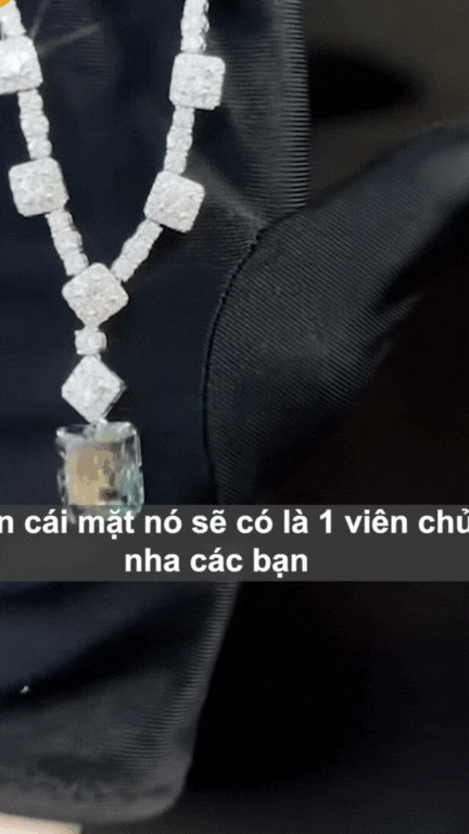 Ngân Collagen cũng không ít lần flex bộ sưu tập kim cương