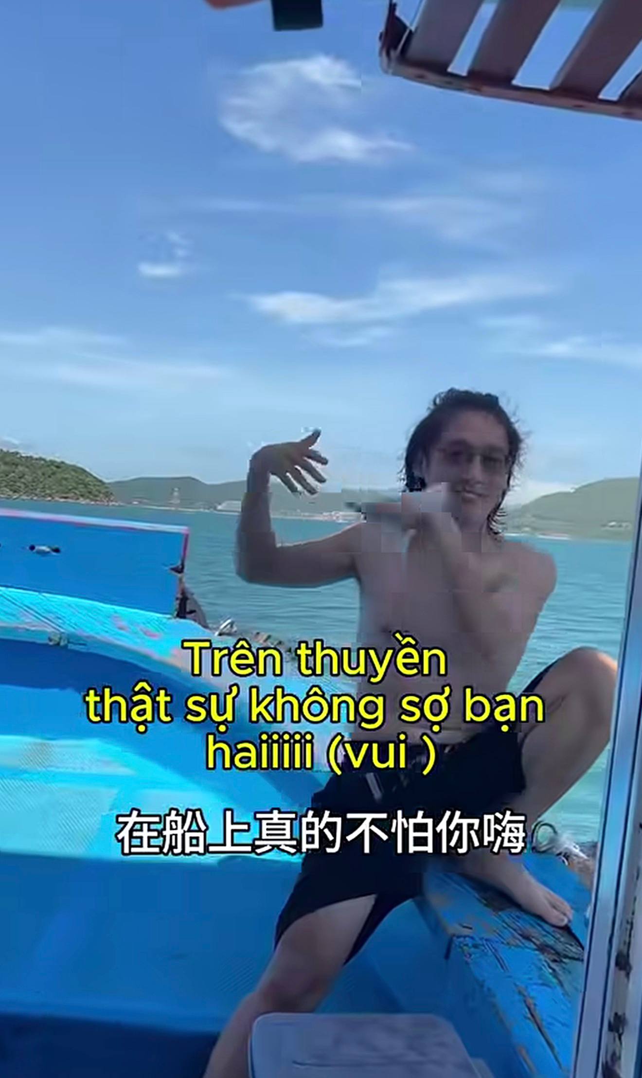 Khách Trung Quốc nể hoạt động du lịch ở Việt Nam: “Một chiếc thuyền thôi mà hoạt động gì cũng có”