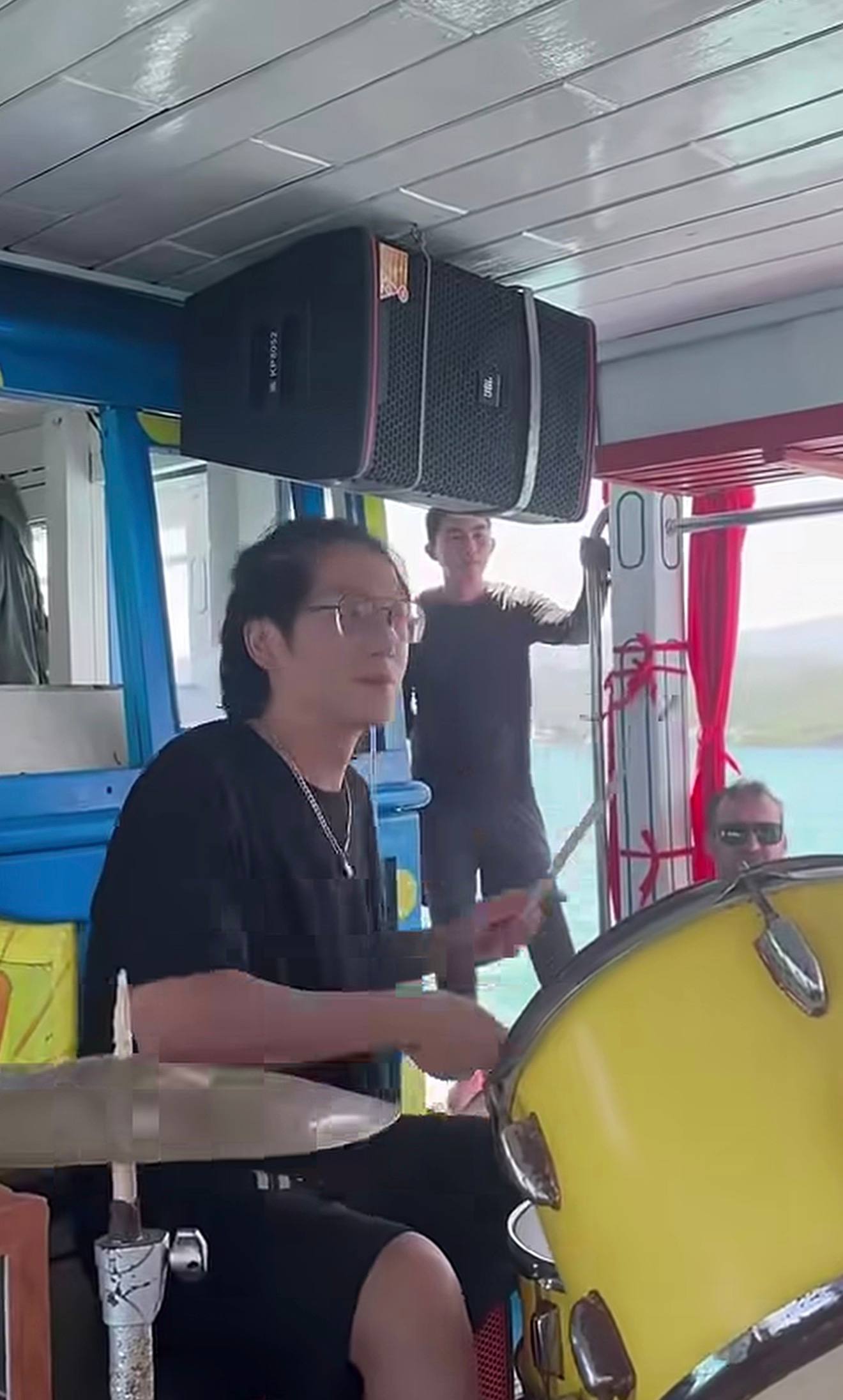 Khách Trung Quốc nể hoạt động du lịch ở Việt Nam: “Một chiếc thuyền thôi mà hoạt động gì cũng có”