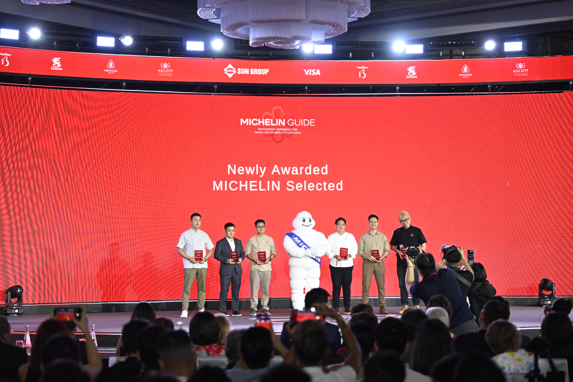 Michelin 2026 bùng nổ tranh cãi: Không hề có bánh mì trong danh sách Bib Gourmand, Bánh cuốn Bà Hoành lọt top gây khó hiểu
