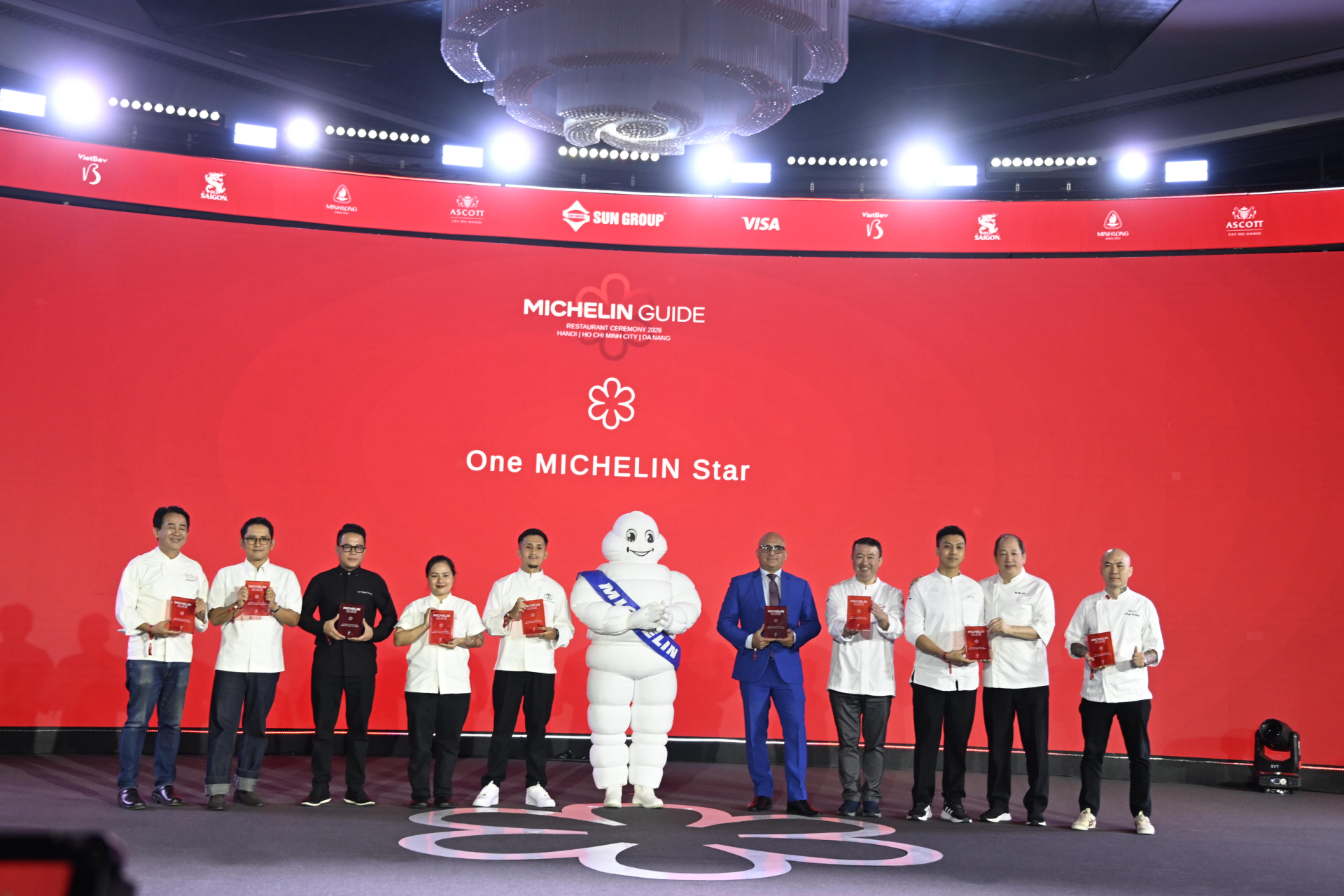 Michelin 2026 bùng nổ tranh cãi: Không hề có bánh mì trong danh sách Bib Gourmand, Bánh cuốn Bà Hoành lọt top gây khó hiểu