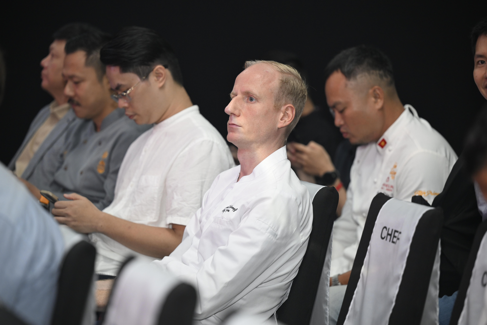 Michelin 2026 bùng nổ tranh cãi: Không hề có bánh mì trong danh sách Bib Gourmand, Bánh cuốn Bà Hoành lọt top gây khó hiểu