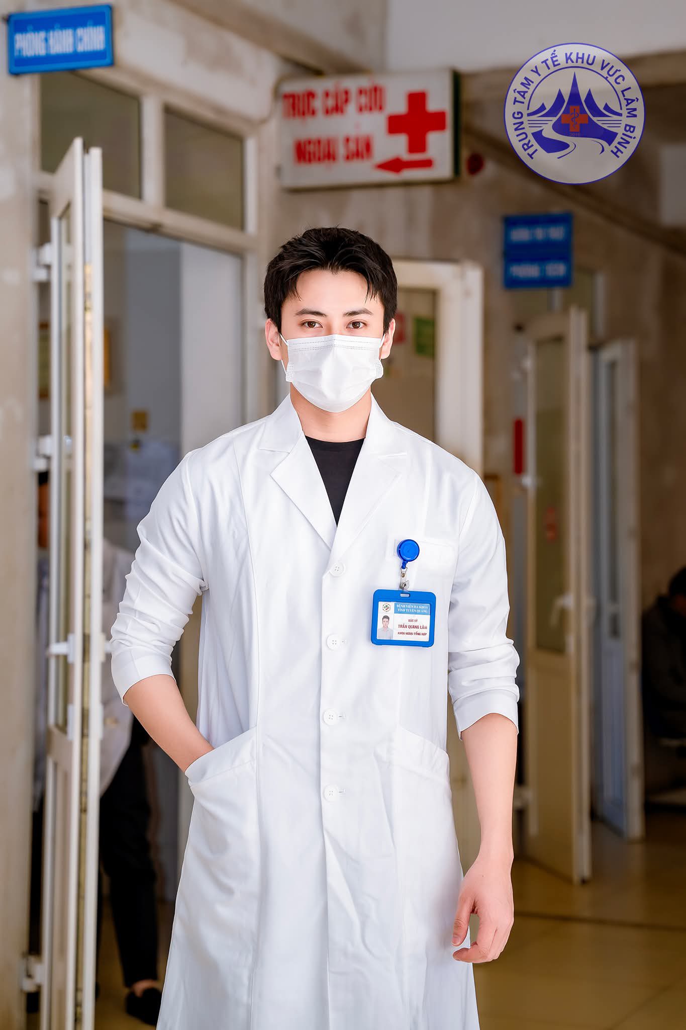 Danh tính bác sĩ cao 1m80, “che kín mặt vẫn thấy đẹp trai” xuất hiện trên fanpage Thông tin Chính phủ 