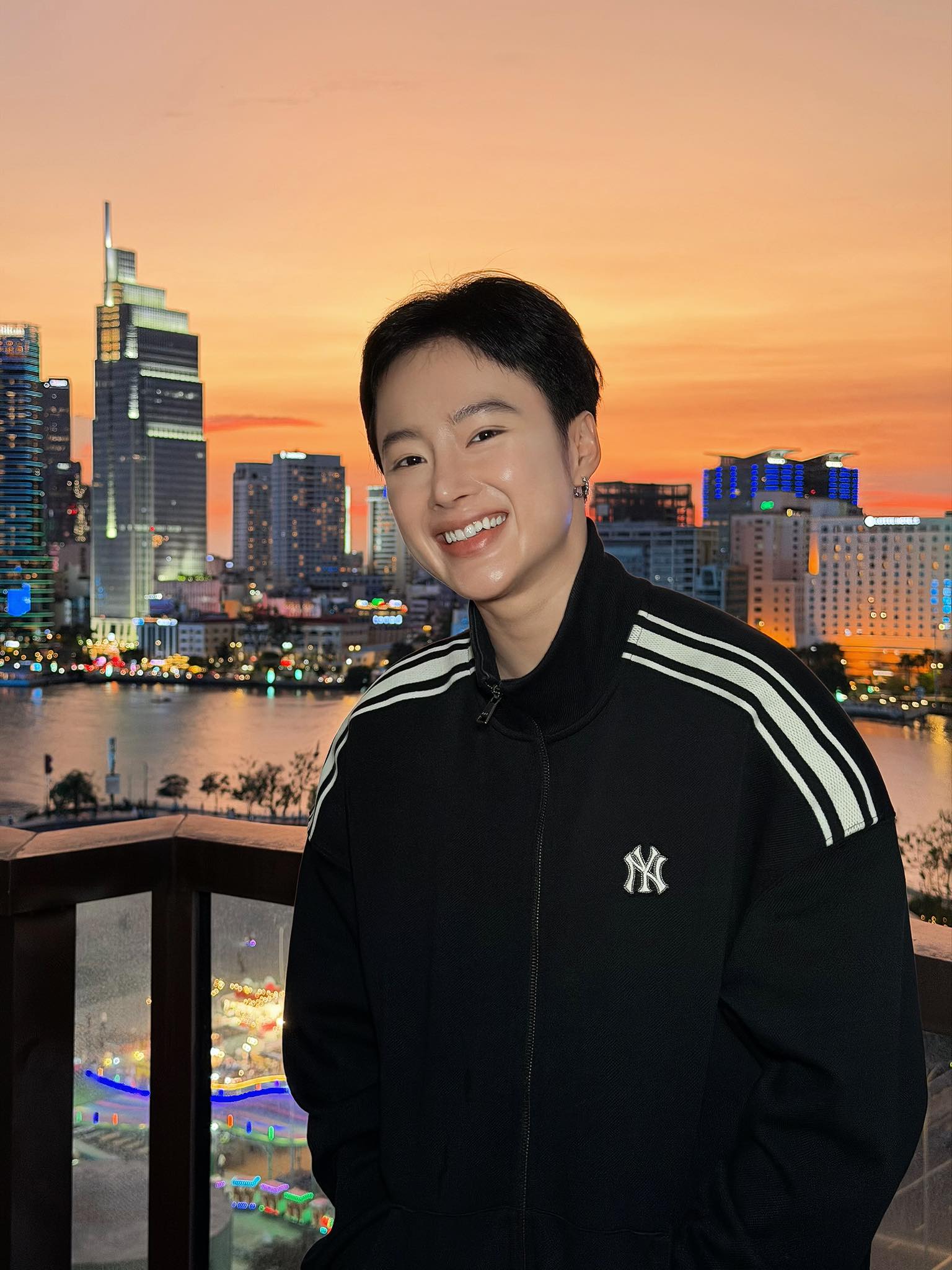 Angela Phương Trinh hiện tại tập trung cho công việc bán hàng, thường xuất hiện trên các phiên livestream chốt đơn